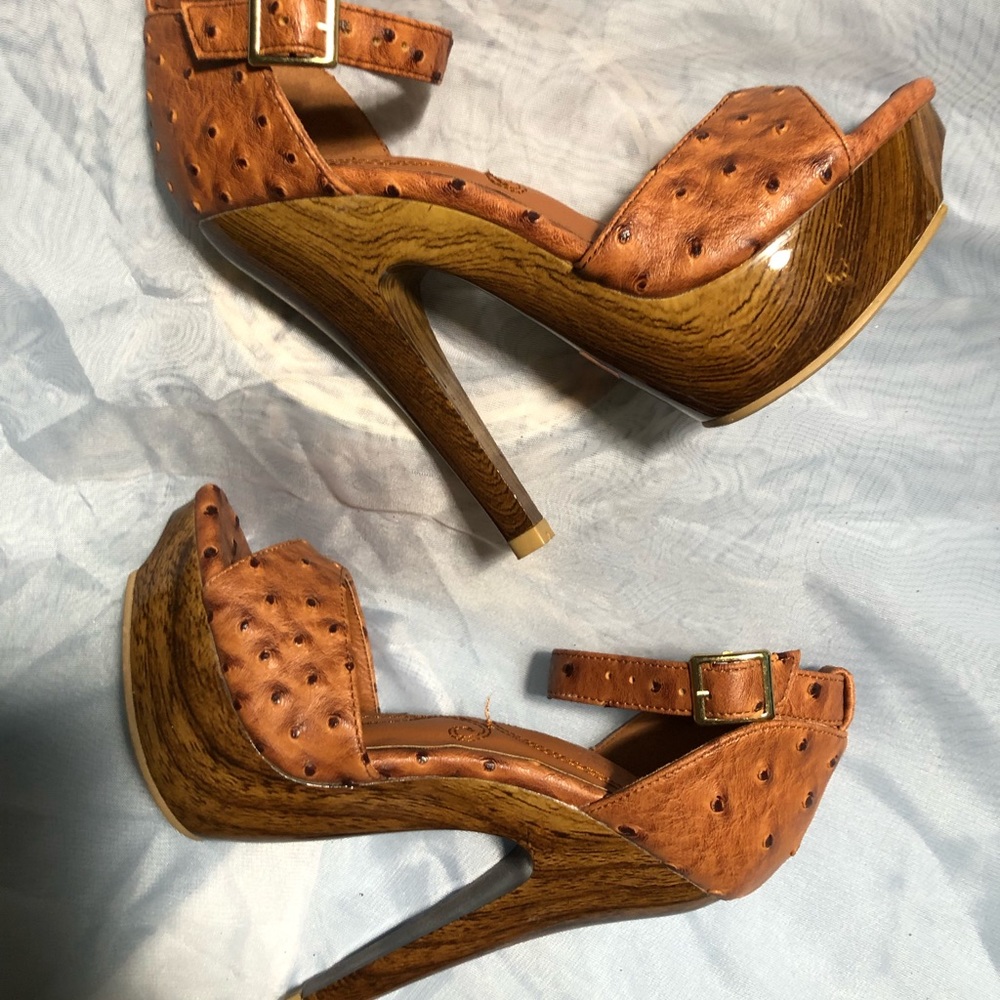 BRAND NEW Mona Mia Tan Ostrich